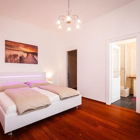 Operngasse Premium in "Your Vienna" Appartement Buitenkant foto