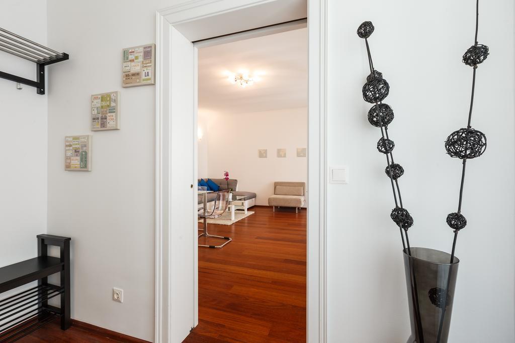 Operngasse Premium in "Your Vienna" Appartement Buitenkant foto