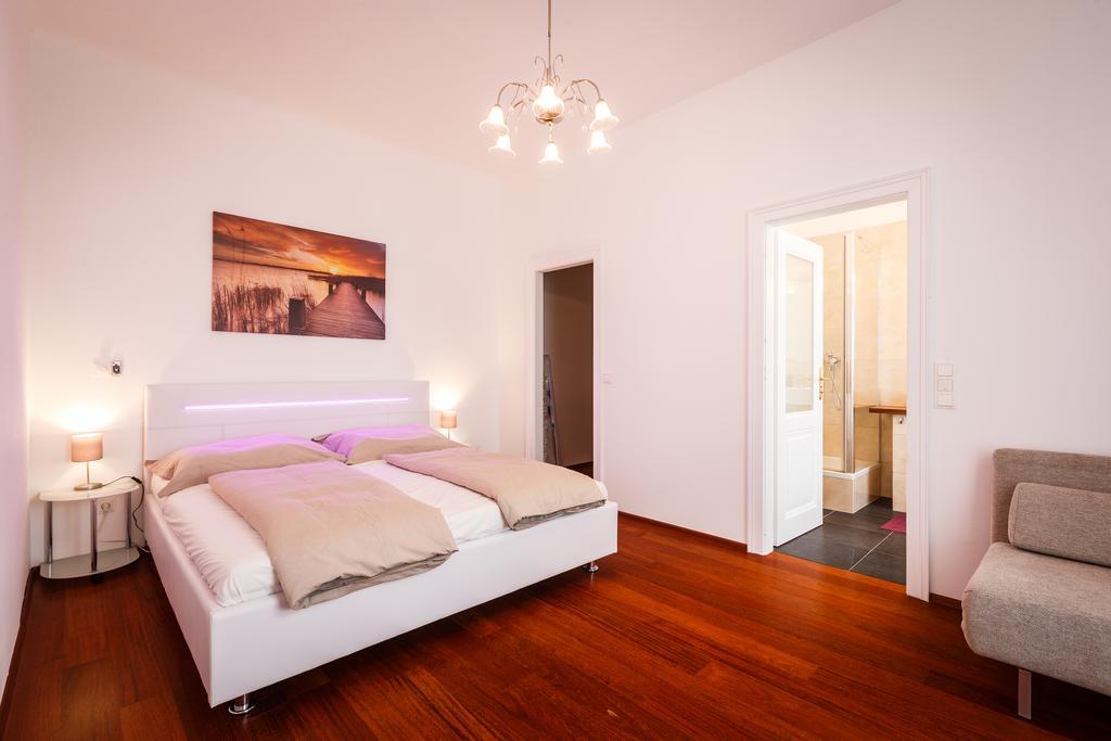 Operngasse Premium in "Your Vienna" Appartement Buitenkant foto